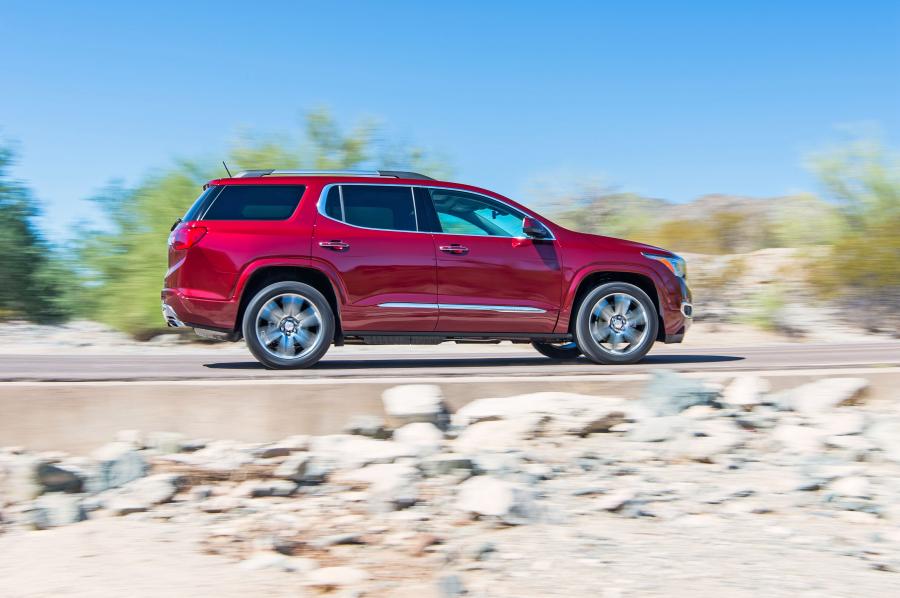  GMC Acadia Denali 2016 года  (фото 16 из 33)